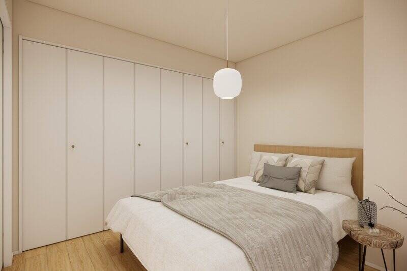 壁一面が大型クローゼットになっており、収納を十分に確保しています。