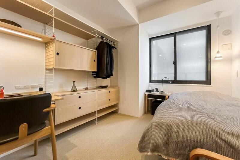 洋室Aと双子のような洋室B。同じように、シングルベッドとオープン収納が置かれています。