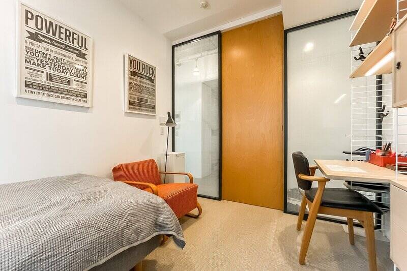 廊下側も洋室Aと同じように、ガラスの壁と引き戸で構成されており、統一感がGOOD。