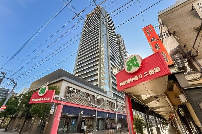 2020年竣工・総戸数503戸の大規模タワーレジデンス。下町情緒と都市的な洗練が交差する月島らしいマンションです。