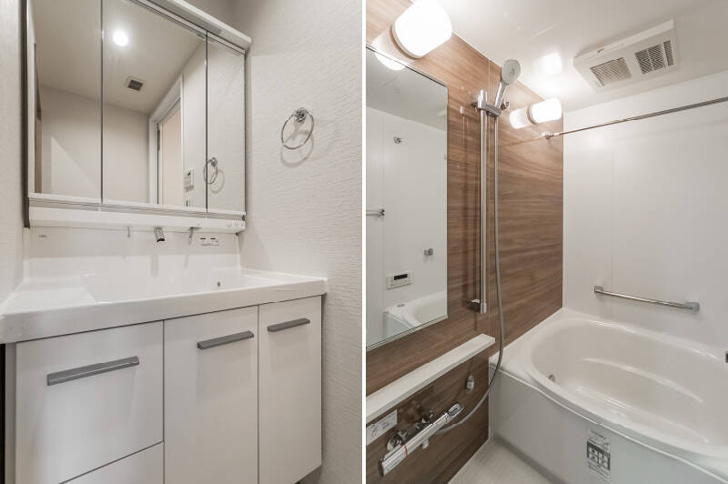 <b>左・</b>シンプルかつ収納豊富な洗面化粧台。/<b>右・</b>バスルームは1216サイズで、少々ぎゅっとした印象を受けます。