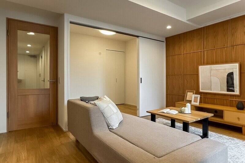 引き戸を開放することでリビングの拡張スペースとしても活用可能。