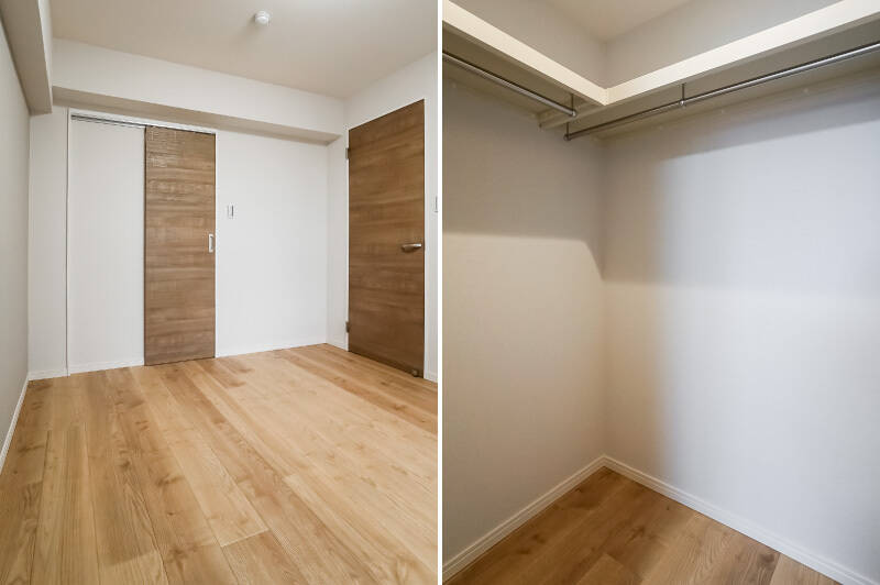 反対側には何やら引き戸が。こちらにはウォークインクローゼット（WIC）が備わっています！ L字型にハンガーパイプと枕棚があるので、たっぷり収納できそう。