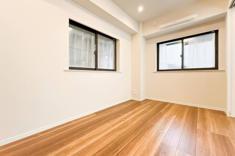 LDKに隣接する洋室Ａは、南東・南西の二面採光。窓は出窓タイプです。