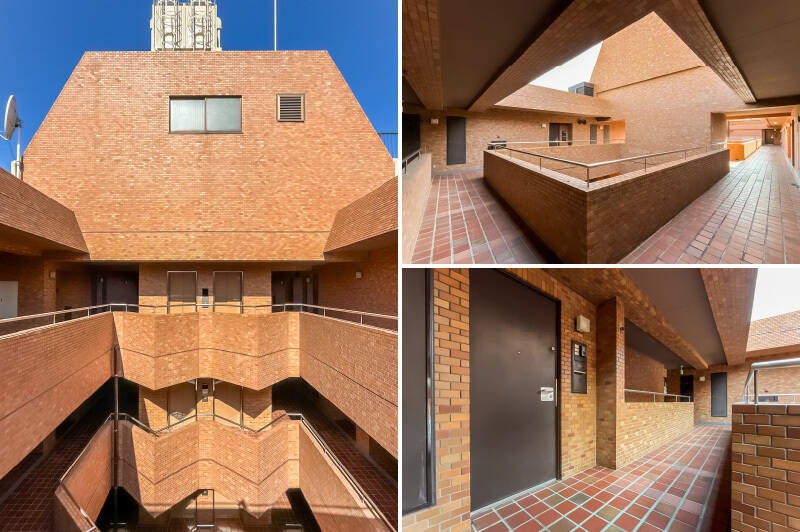 最上階に到着。吹き抜けを囲んだ共用廊下がとっても気持ちがいいですね。渋い玄関ドアを開け、いざ入室です。