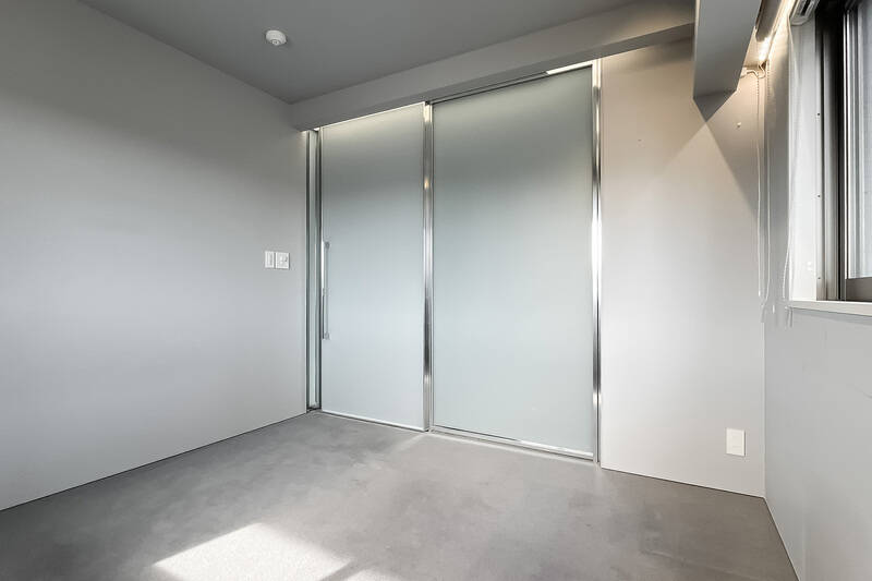 LDと接するガラス壁ですが、ご覧のように視線は通らずプライバシーが守られる仕様になっています。