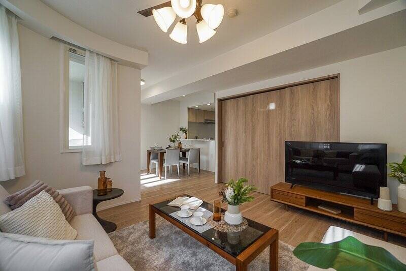 洋室Aの引き戸を閉めるとこんな感じ。日頃は開け放ってキッズルームなどに使い、生活感を出したくない時だけサッと閉める……なんて使い方もできそうですね。