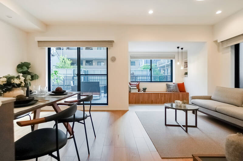 18.9帖のLDK。南西と南東の2面に窓があり、明るい印象です。