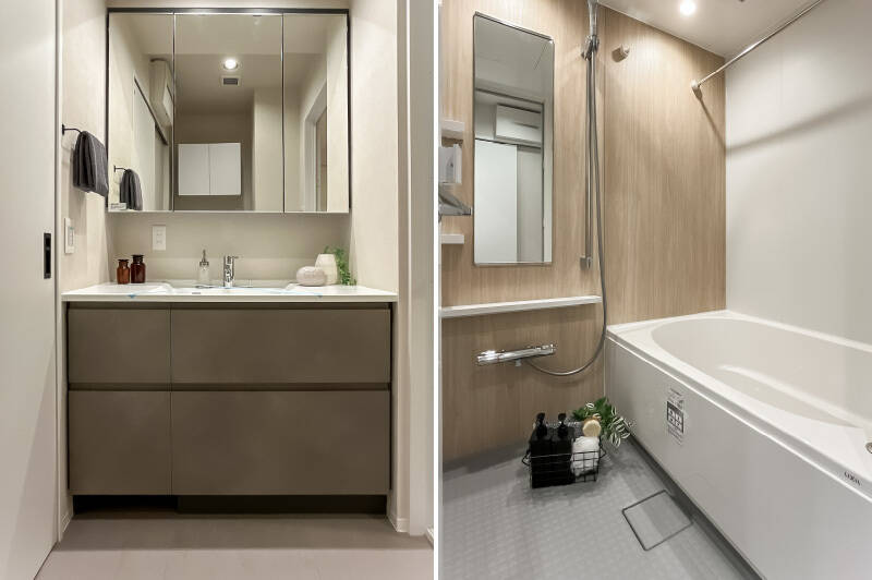 <b>左・</b>洗面台はキッチンとお揃いの面材を使用した、カウカモオリジナル。／<b>右・</b>1216サイズのバスルームは、浴室乾燥機・オートバスを完備。