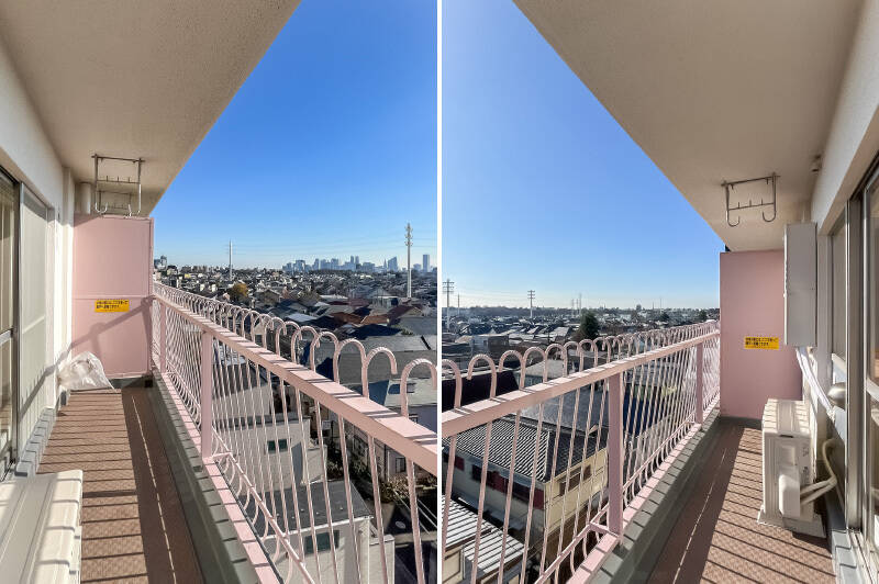 パステルピンクと、くるっと曲がったバルコニー手すりがなんともキュート♡ 手すりが壁ではなく格子なので、日光が部屋の中までしっかり届きますね。