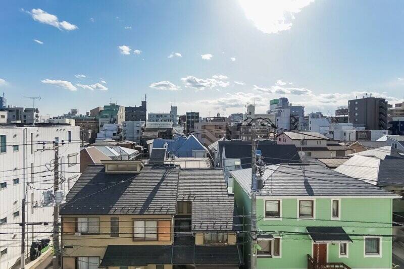 住戸は5階に位置し、空を広々と感じます◎