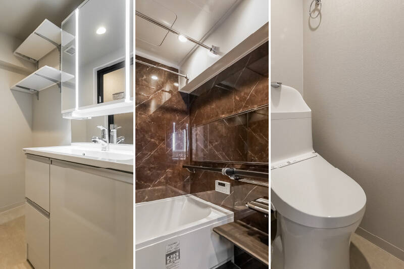 <b>左・</b>ややコンパクトな洗面台。横には可動式の棚が設置されており、その下には引き出しなどを置けそうなスペースがあります。／<b>中央・</b>浴室乾燥機付きの1116サイズのユニットバス。／<b>右・</b>廊下からアクセスするトイレ。