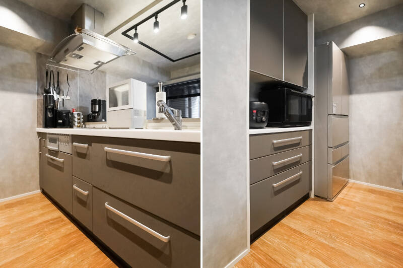 ペニンシュラ型の対面キッチンもグレー合わせ。背面には備え付けのカップボードもあるので、家具を買い足す必要はありません。