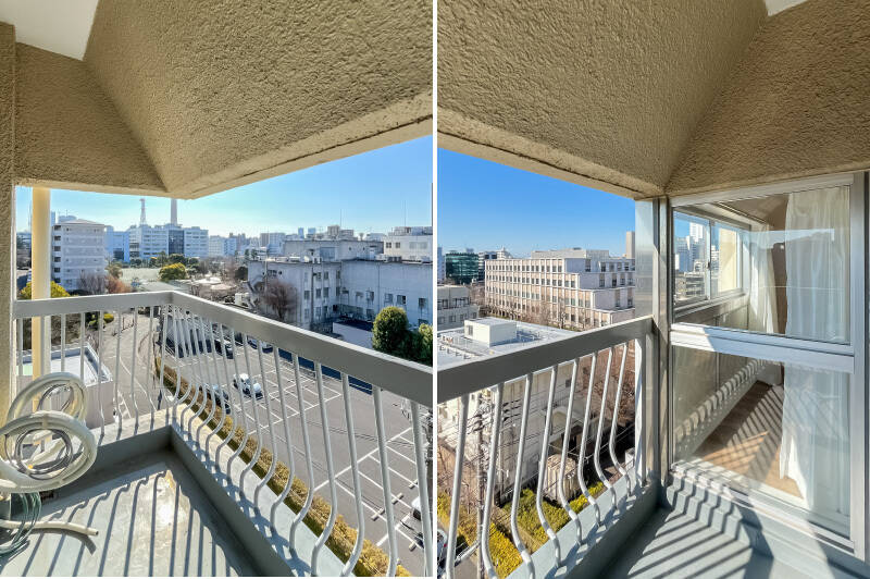 バルコニーの三角屋根が可愛い！ コンパクトではありますが、丸テーブルと椅子を出せそうな広さです。