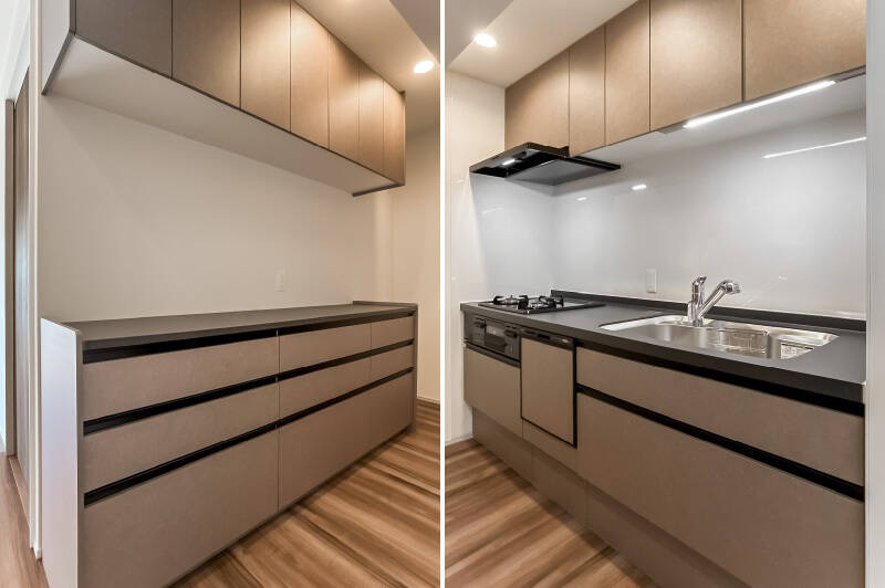 片側はたっぷりの収納カウンター。キッチン自体はI型で、食洗機やグリル、浄水器一体型水栓が備わっています。