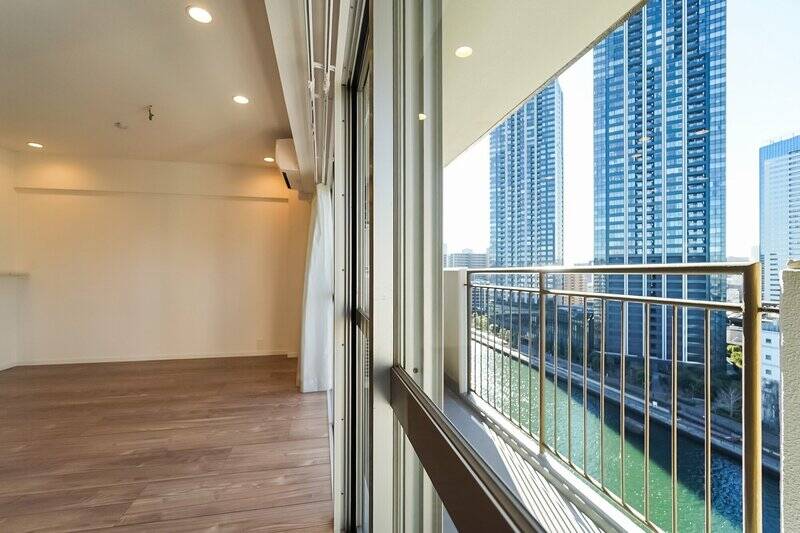 見えます見えます、目の前に流れる運河が。さっそく外に出てみましょう！