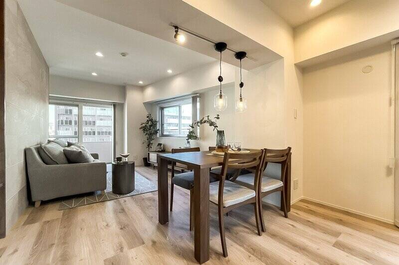 16.6帖のLDKは南と東の二面採光。角部屋ならではの開放感に満ちています。