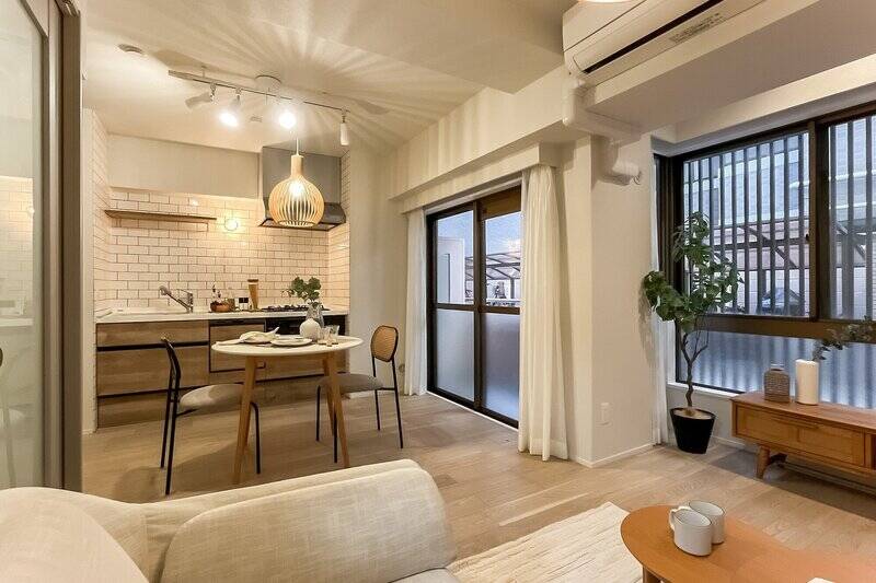 改めて、LDKの全景を。窓は南西向きに開口しています。