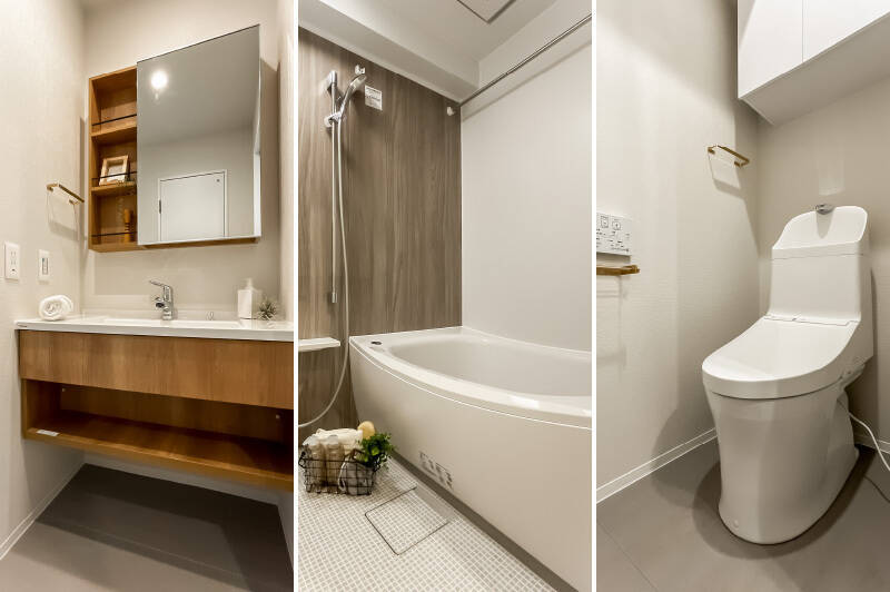 <b>左・</b>洗面台は、白と木調のすっきりとしたデザイン。写真では見切れていますが、隣にはリネン類などの収納に便利な棚を用意しています。／<b>中央・</b>バスルームは浴室乾燥機付き。サイズは1216です。／<b>右・</b>トイレは、洗面室からアクセス。吊り戸棚が備わっています。