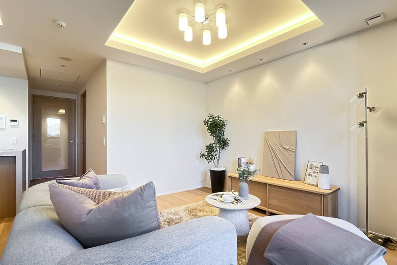 リビングスペースは自由度の高い配置が可能。大きな家具のほかにも、観葉植物などを置ける広さです。