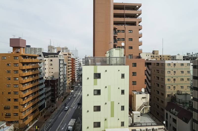 ヌック側のバルコニーより高層の建物が少なく、やや抜けがあります。