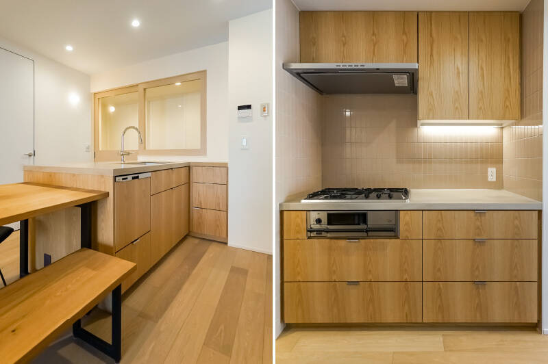 <b>左・</b>食洗機付きで、引き出し式の収納がたっぷり。／<b>右・</b>背面にはコンロ付きのカウンターが。建具と同じ色味のサーモンピンクのタイルがかわいい♡