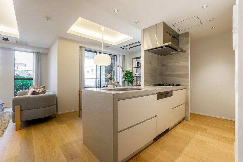 本体には、3口ガスコンロ・食洗機・ディスポーザーを完備。