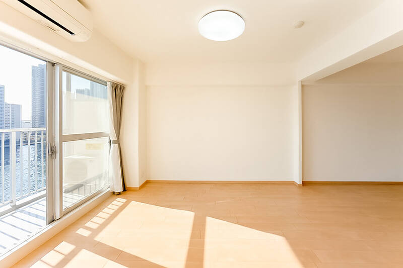 LDとバルコニーはこの距離感。ぜひウッドデッキなど敷いて室内と一体感を持たせていただきたいです！