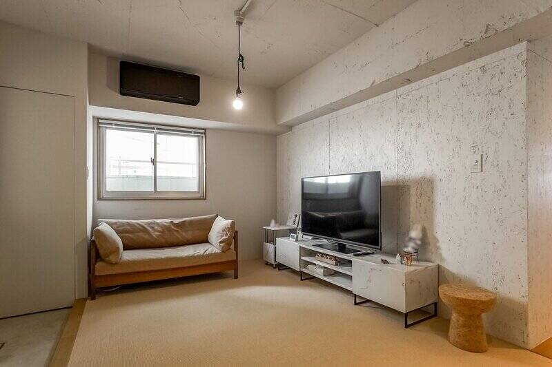 約6.4帖のラウンジスペースがあります。普段はワークスペースなどで使われることが多いとのこと。