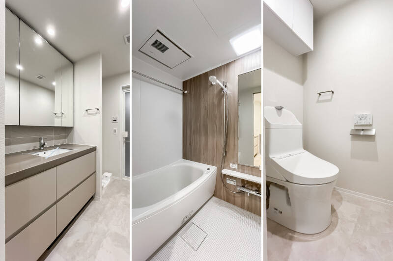 <b>左・</b>キッチンとデザインを揃えた洗面台。／<b>中央・</b>1317サイズのユニットバスは、浴室乾燥機・オートバスを完備。／<b>右・</b>吊り戸棚付きのトイレ。