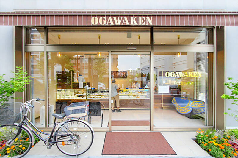 「巴裡 小川軒 目黒店（パリ オガワケン）」の名物は、元祖レイズン・ウィッチ。手土産やホームパーティのお菓子の購入におすすめ。（徒歩5分）