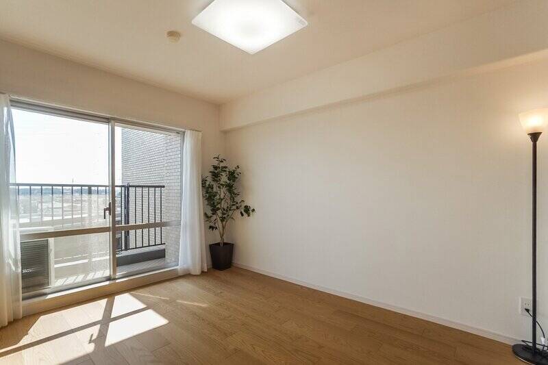 LDKのお隣にある洋室Aも、こちらのバルコニーに面しています。南東向きなので、ベッドの向きによっては朝日でさわやかに目覚められそう。