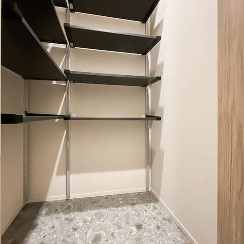 南平台マンションの室内写真