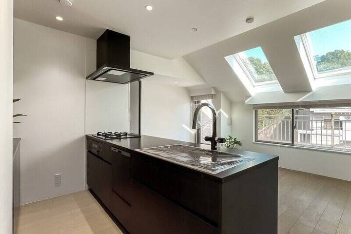 4天窓＋2ルーバル