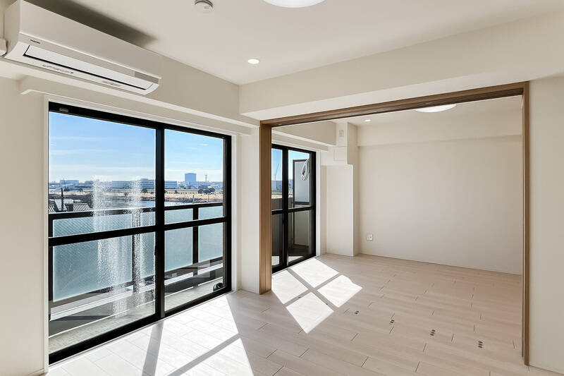 LDKと洋室Aは3枚の引き戸で仕切れます。開け放つとご覧の開放感！