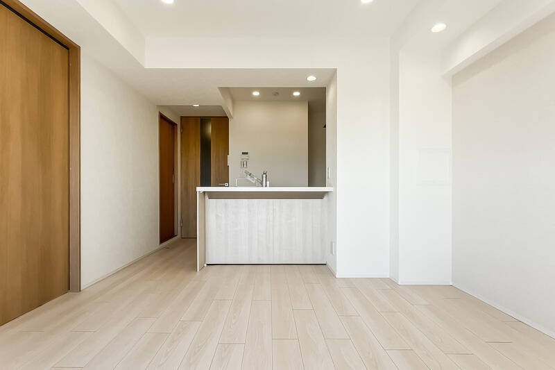 次に、キッチンの横にある引き戸を開けてみましょう。