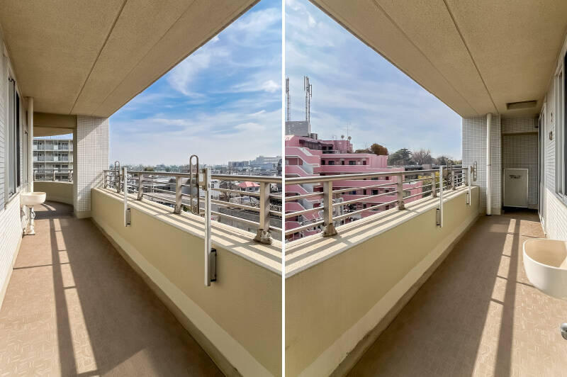 バルコニーは約36㎡もの広さ。物干し金具とスロップシンクが備わっています。