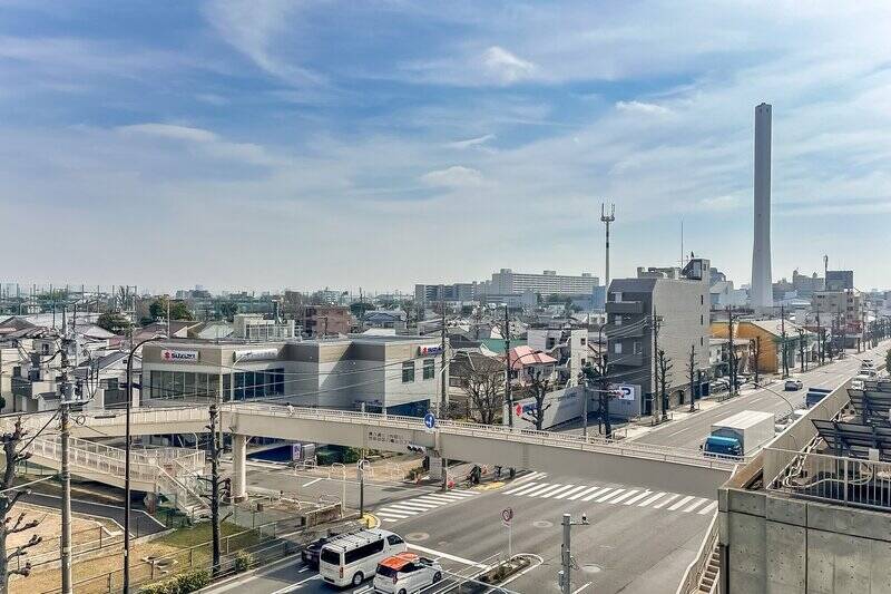 眼下には環八通りが通っていますが、正面は視界を遮るもののない抜けがあります。