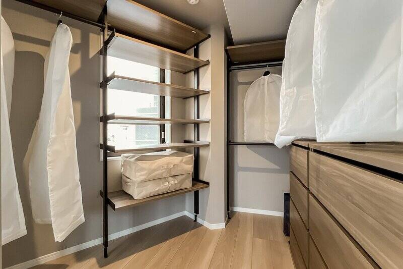 洋室CのWICは、収納というよりもちょっとした小部屋のような広さ。