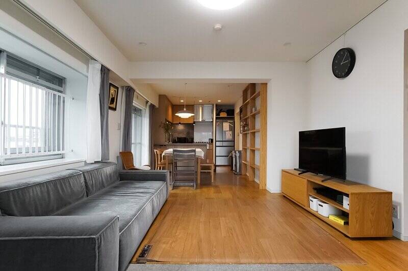 ダイニングの横にもバルコニーがあるので、そちらも見ていきましょう。