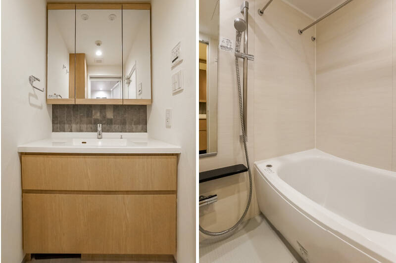 <b>左・</b>ナチュラルな雰囲気の洗面台。／<b>右・</b>1216サイズのユニットバス。浴室換気乾燥機付きです。