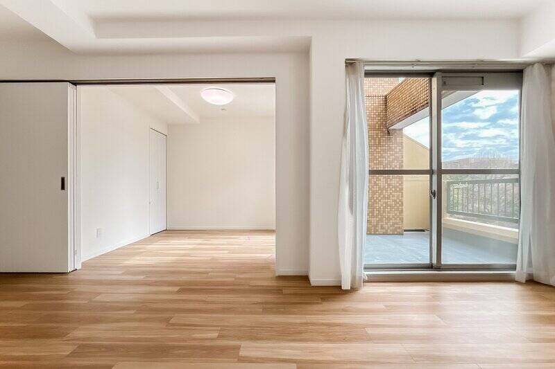 LDと洋室Aの間は床にレールがなく、空間が一体に感じられるのがgood。お子さまの遊び場やリモートワークスペースにも適していそうです。