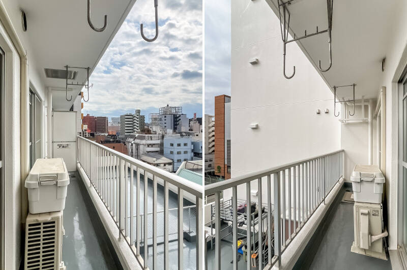ワイドスパンのバルコニー。物干し金具付きです。