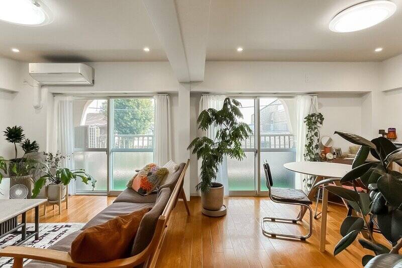 北東向きながら、ワイドスパンで明るいです◎