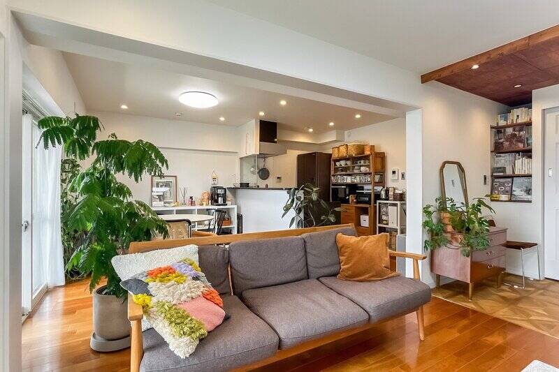 3人掛けのソファを置いてもゆったり。大人数でのホームパーティーも楽しめそうです。