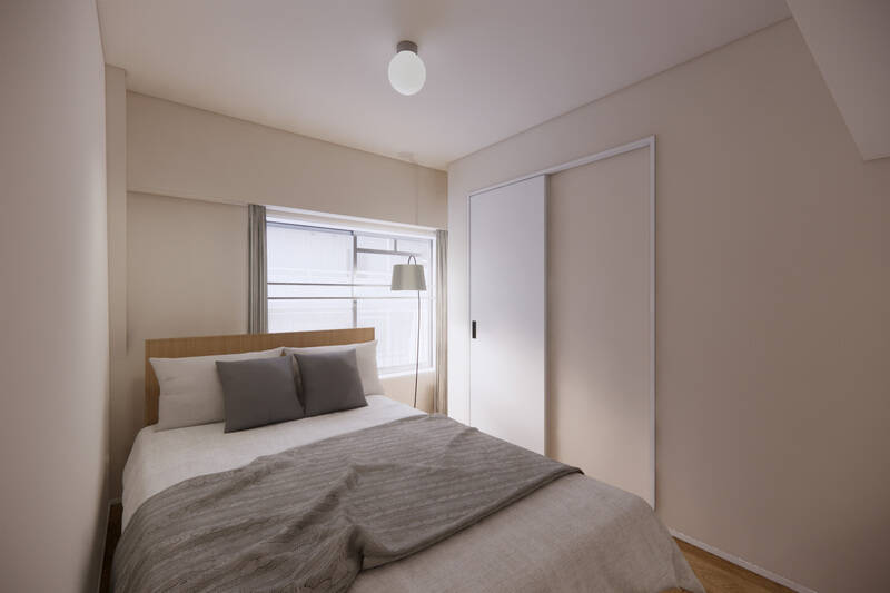 洋室には南西向きの窓があります。ダブルベッドを置ける広さです。