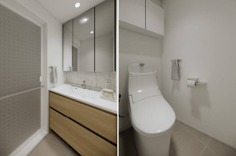 <b>左・</b>洗面台はカウカモオリジナル。洗面台の壁の一部にはタイルを使用します。／<b>右・</b>トイレは廊下からアクセスします。吊り戸棚付き。