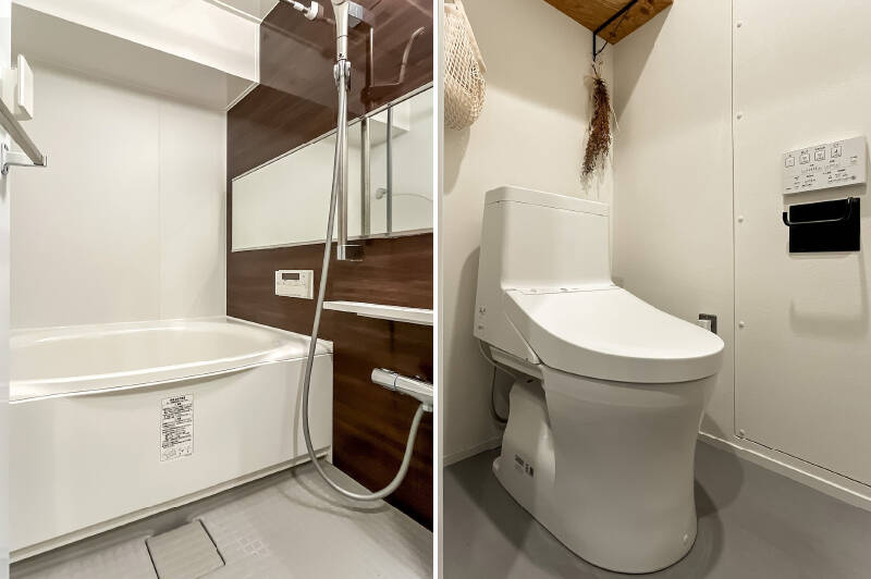 <b>左・</b>バスルームは落ち着いた木目調のデザイン。/<b>右・</b>シンプルなトイレ。オープンラックがついています。