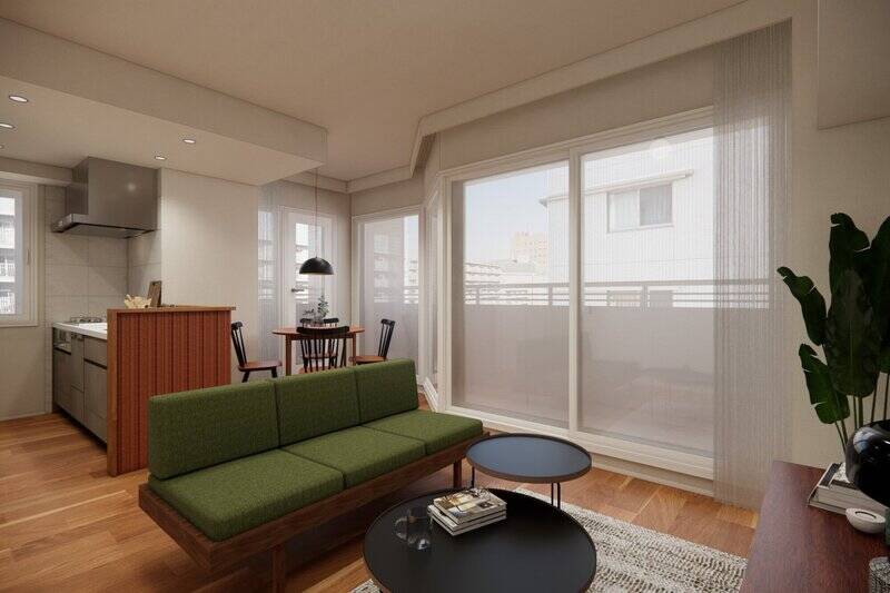 窓の多い約13.1帖のLDK。ひとクセある、特徴的な窓の形に合わせてリビングスペースとダイニングスペースがゾーニングされています。