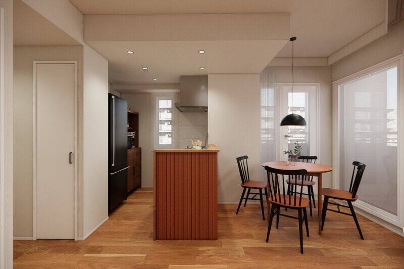 キッチンの背面には、冷蔵庫とカップボードを並べて置けるスペースが確保されています。左手の開き戸の中は収納になっており、食品ストックを置くなどパントリーとして重宝しそう。